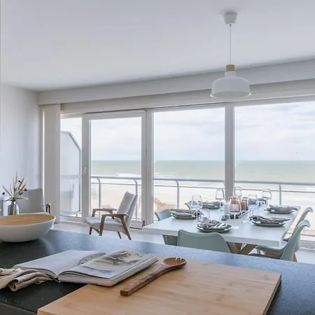 Huswell - Bright Seaview In Apartment