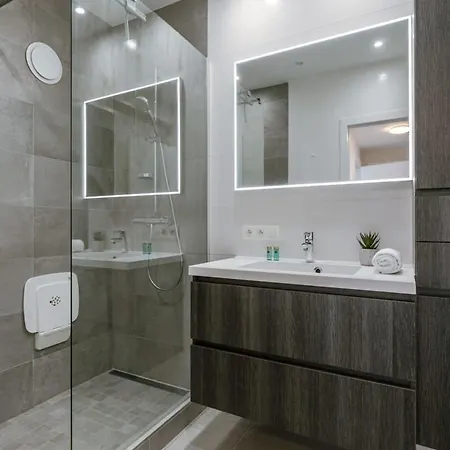 Huswell - Bright Seaview In *